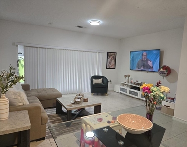 366 Chelsea Drive - Photo Thumbnail 3