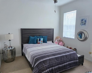 366 Chelsea Drive - Photo Thumbnail 7
