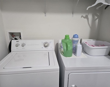 366 Chelsea Drive - Photo Thumbnail 13