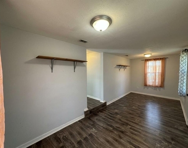 2505 Golfview Street - Photo Thumbnail 3