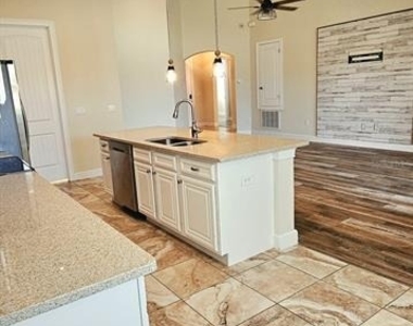 465 Bellissimo Place - Photo Thumbnail 34