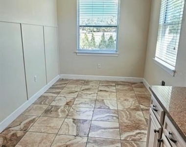 465 Bellissimo Place - Photo Thumbnail 38