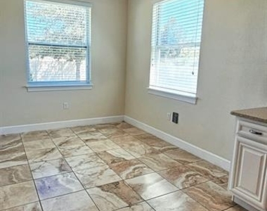 465 Bellissimo Place - Photo Thumbnail 39