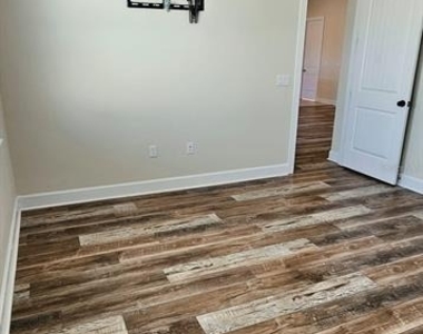465 Bellissimo Place - Photo Thumbnail 44