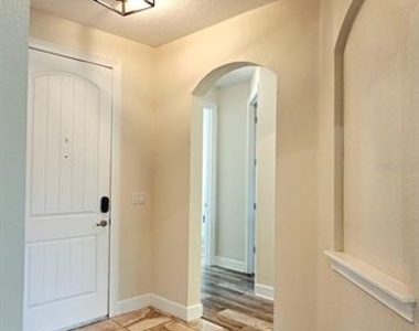 465 Bellissimo Place - Photo Thumbnail 20
