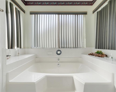 918 Dundee Circle - Photo Thumbnail 26