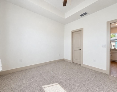 724 Ellwood Avenue - Photo Thumbnail 10