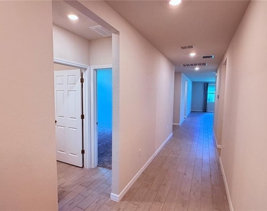 702 Alta Vista Court - Photo Thumbnail 7
