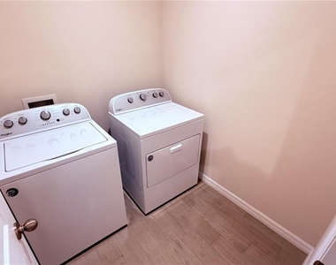 702 Alta Vista Court - Photo Thumbnail 21