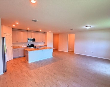 702 Alta Vista Court - Photo Thumbnail 3