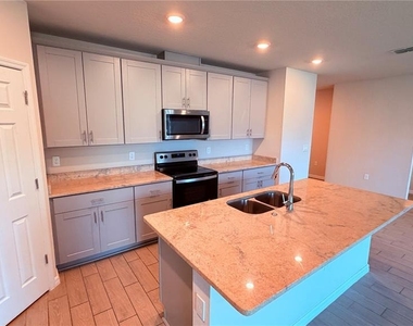 702 Alta Vista Court - Photo Thumbnail 5