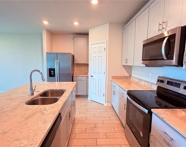 702 Alta Vista Court - Photo Thumbnail 6