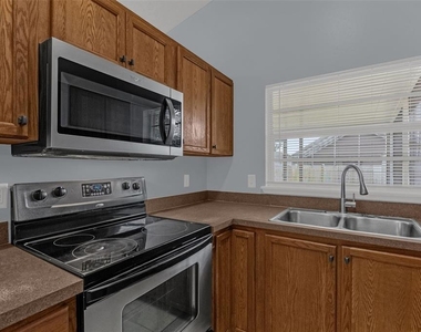 9928 Dean Cove Lane - Photo Thumbnail 11