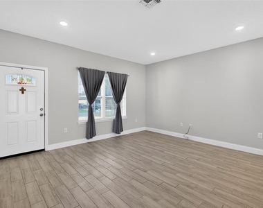717 Robin Court - Photo Thumbnail 14