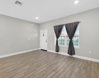 717 Robin Court - Photo Thumbnail 17