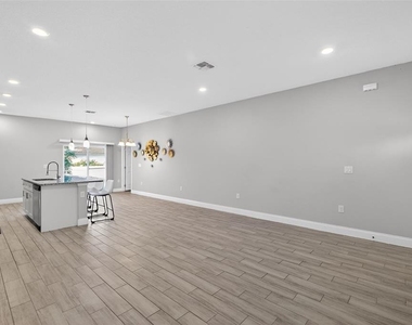 717 Robin Court - Photo Thumbnail 33