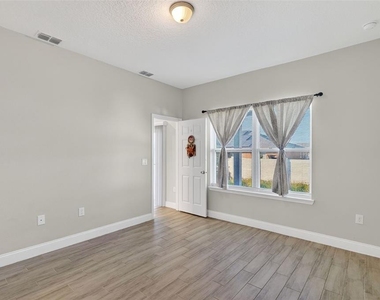 717 Robin Court - Photo Thumbnail 16