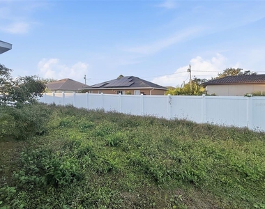 717 Robin Court - Photo Thumbnail 4