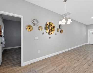 717 Robin Court - Photo Thumbnail 28
