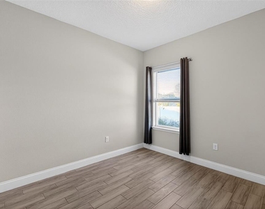 717 Robin Court - Photo Thumbnail 13