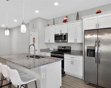 717 Robin Court - Photo Thumbnail 20