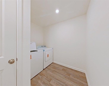 1234 Chester Avenue - Photo Thumbnail 9