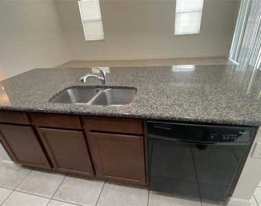 8128 Jailene Drive - Photo Thumbnail 4