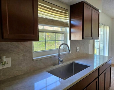 564 Notre Dame Drive - Photo Thumbnail 8