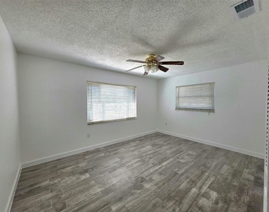 564 Notre Dame Drive - Photo Thumbnail 5
