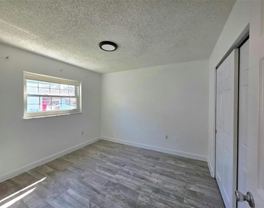 564 Notre Dame Drive - Photo Thumbnail 12