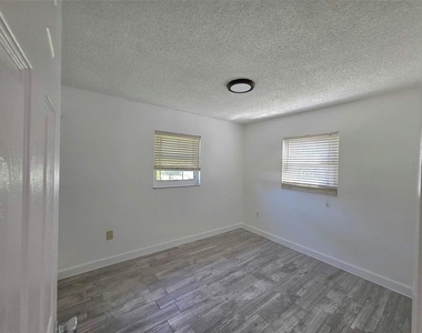 564 Notre Dame Drive - Photo Thumbnail 11