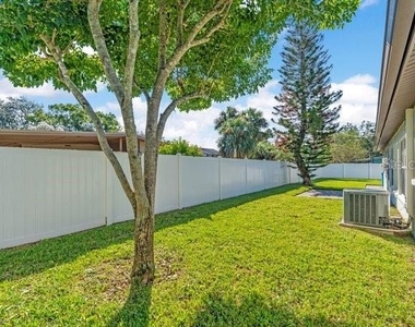 3800 Bobolink Lane - Photo Thumbnail 20
