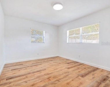 3800 Bobolink Lane - Photo Thumbnail 8