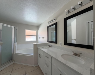6739 Forsyth Oak Court - Photo Thumbnail 17