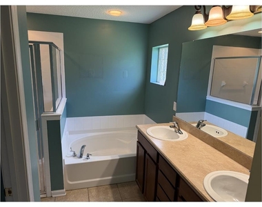 4922 Nw 81 Avenue - Photo Thumbnail 14