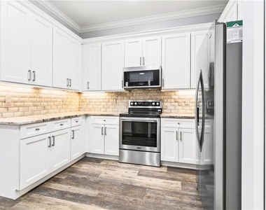 1118 Hansberry Court - Photo Thumbnail 9
