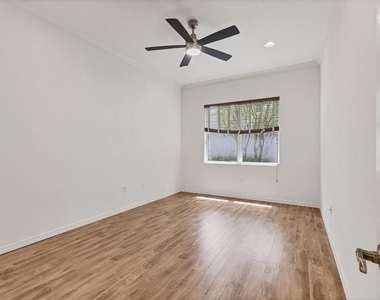 7236 Lismore Court - Photo Thumbnail 16