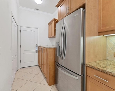 7236 Lismore Court - Photo Thumbnail 7