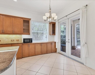 7236 Lismore Court - Photo Thumbnail 11
