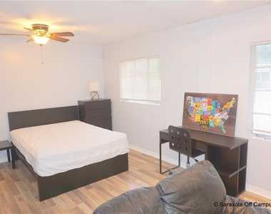 946 40th Street - Photo Thumbnail 8
