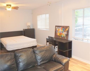 946 40th Street - Photo Thumbnail 9