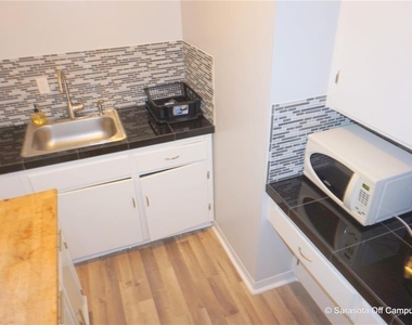 946 40th Street - Photo Thumbnail 6