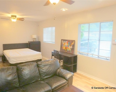 946 40th Street - Photo Thumbnail 11
