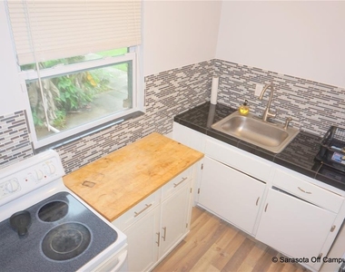 946 40th Street - Photo Thumbnail 5