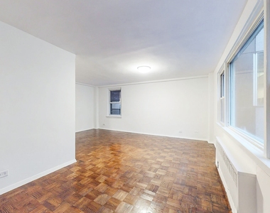 160 East 55th Street - Photo Thumbnail 4