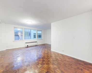 160 East 55th Street - Photo Thumbnail 3