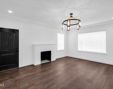 611 Mesita Drive - Photo Thumbnail 3