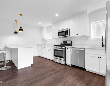 611 Mesita Drive - Photo Thumbnail 8