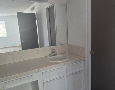 11209 Campestre Lane - Photo Thumbnail 8