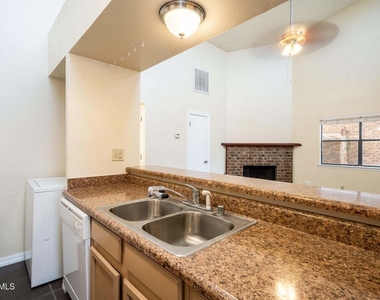 1557 Common Drive - Photo Thumbnail 9